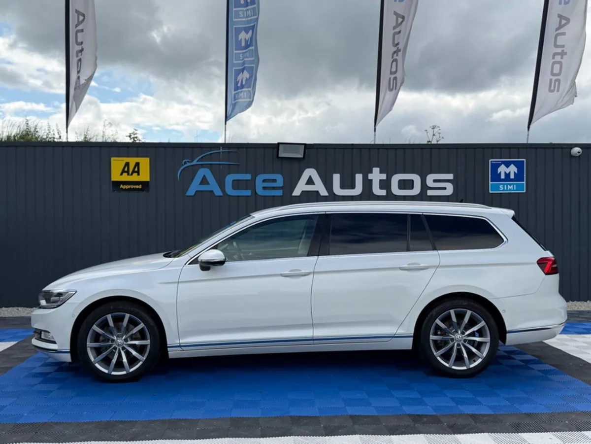 Volkswagen Passat HIGHLINE PREMIUM - 2.0L DIESEL - - Image 4