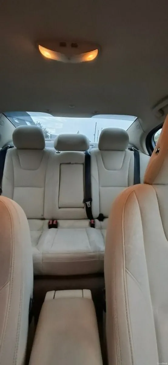 2011 Volvo S60 SE Lux D3 - Image 4