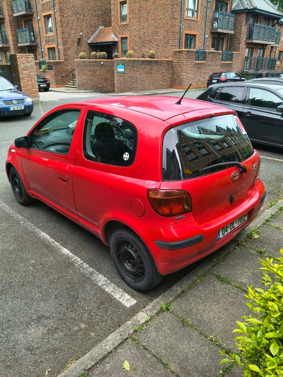 Yaris 2004 1.3 - Image 2