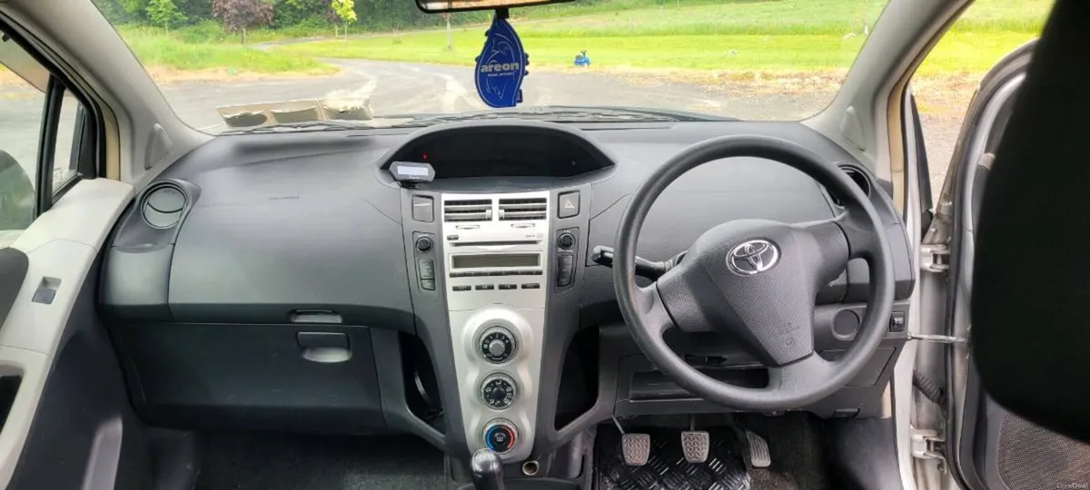 Toyota yaris - Image 4