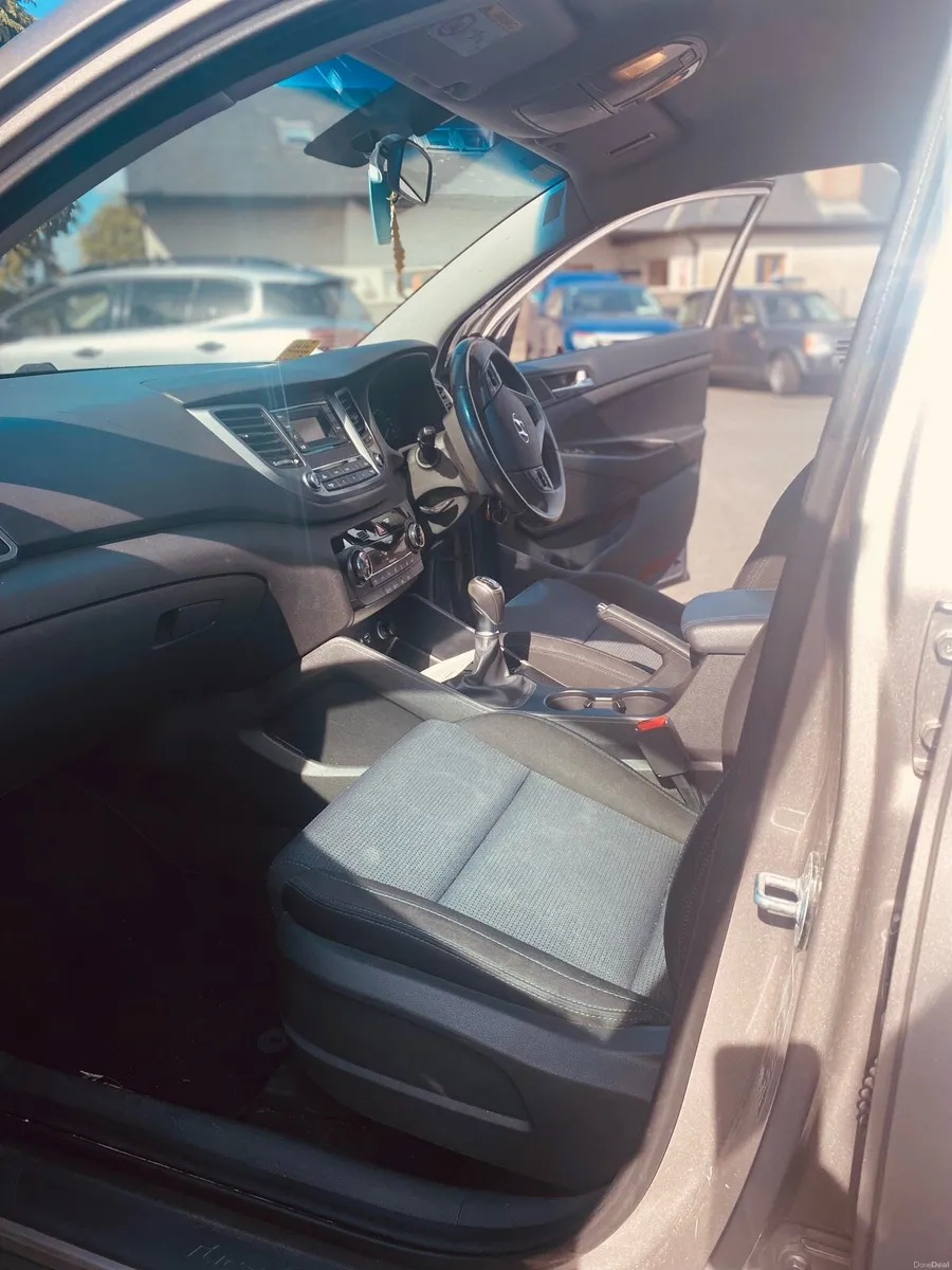 HYUNDAI TUCSON - Image 4