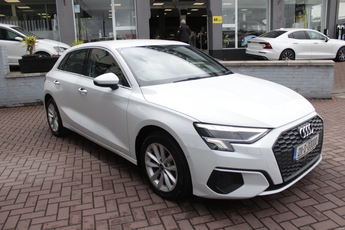 1.0TFSI SPORT 5DR HATCHBACK AUTO // ONLY 48,100 KM - Image 1