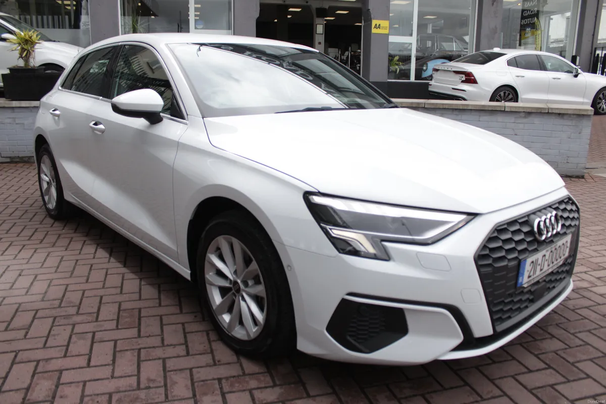 1.0TFSI SPORT 5DR HATCHBACK AUTO // ONLY 48,100 KM - Image 2