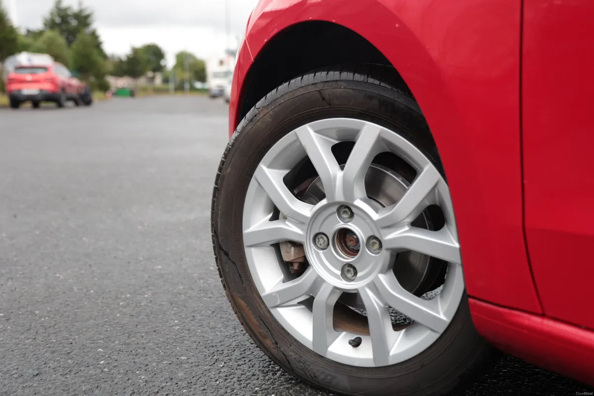 Volkswagen UP Red 2015 - Image 5