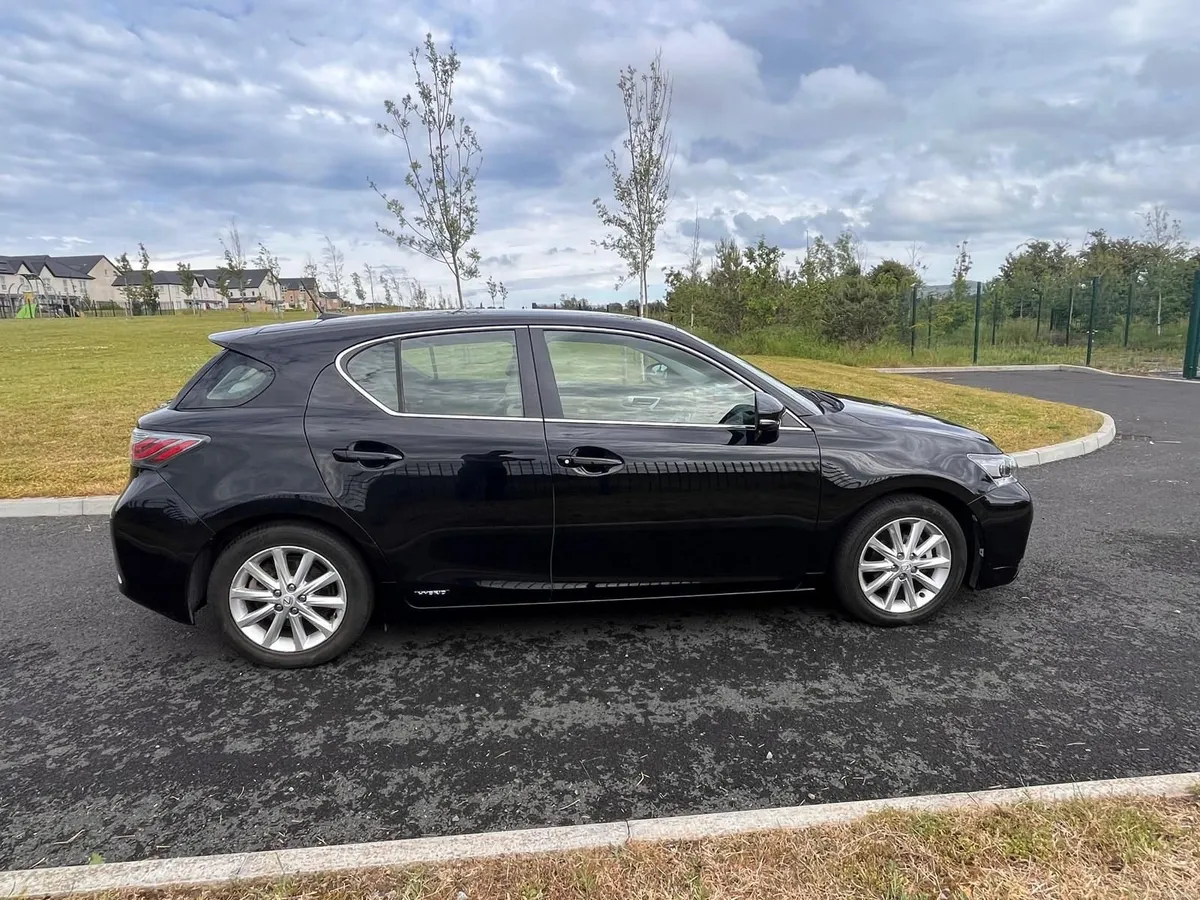Lexus CT200H Excellent Condition 137000KM - Image 3