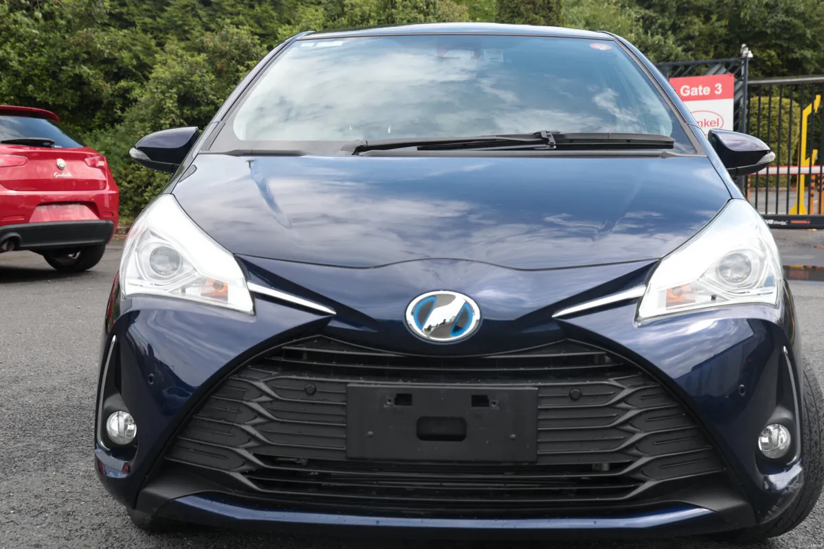 Toyota Vitz Blue - Image 1