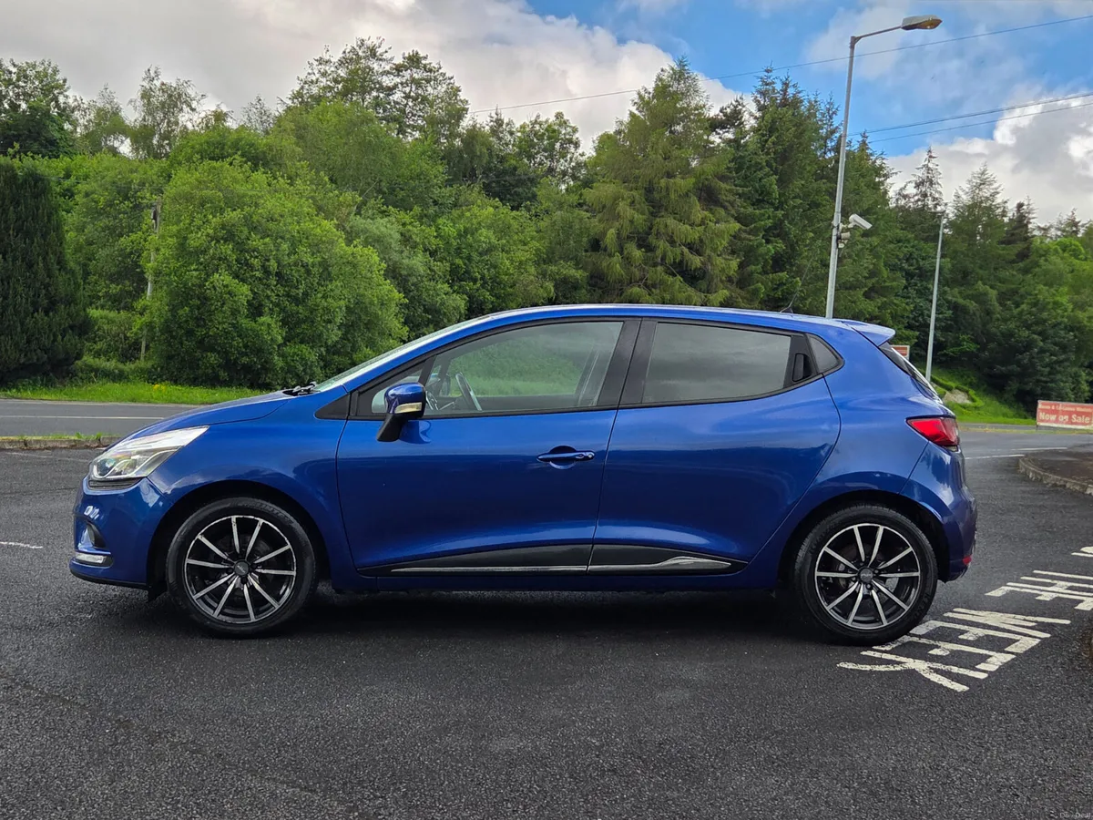 ***LOW KMS*** Renault Clio Dynamique Nav - Image 2