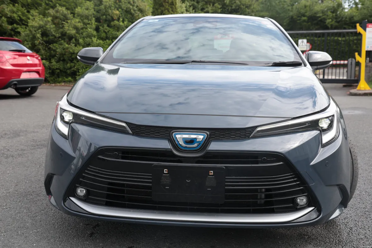 Toyota Corolla Grey - Image 1