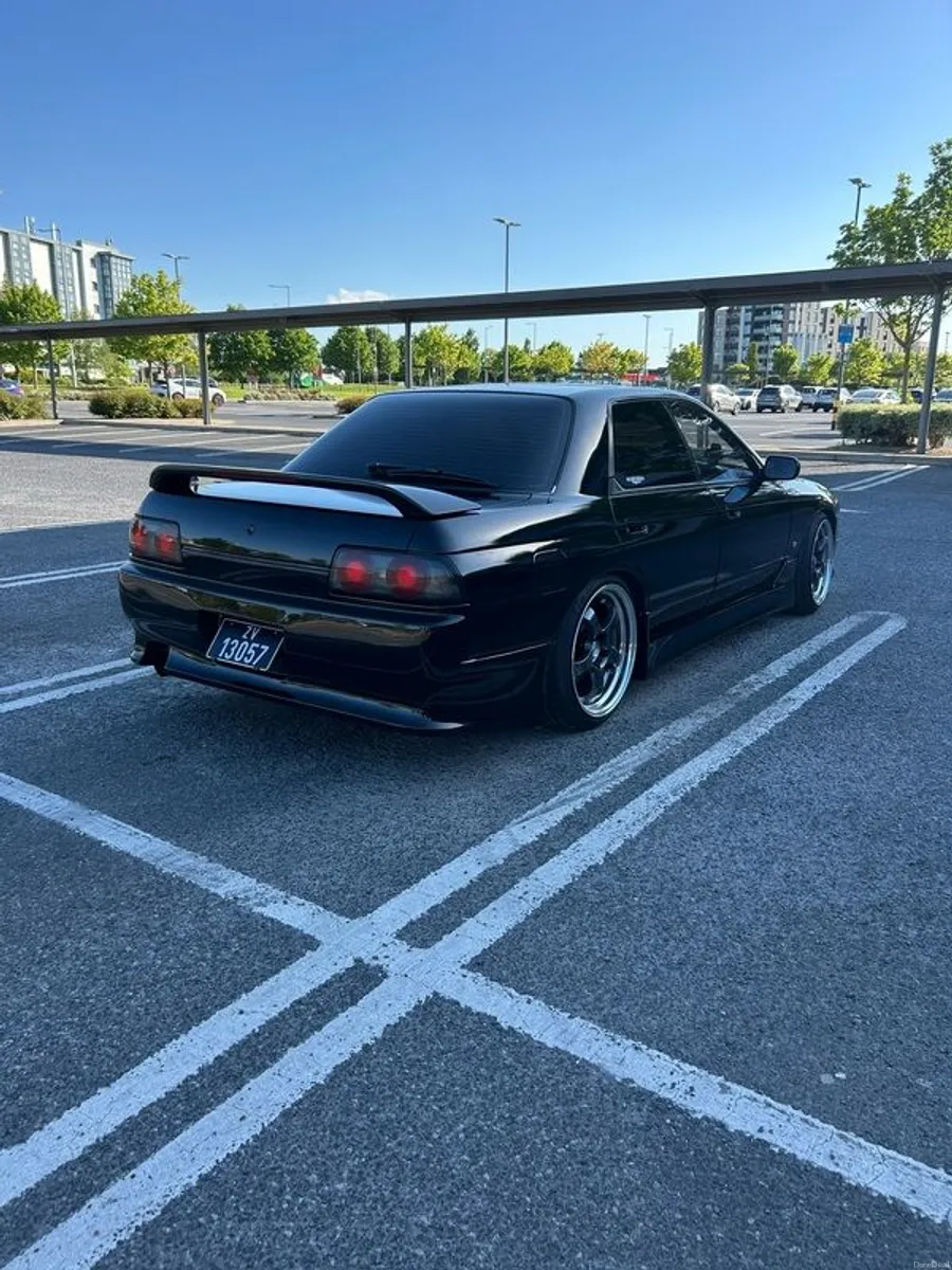 1990 Nissan Skyline - Image 2