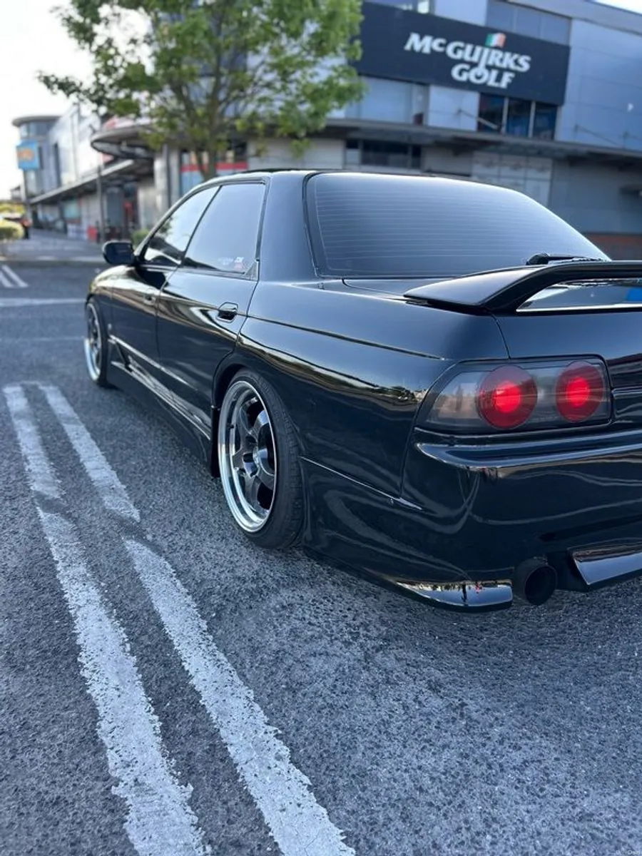 1990 Nissan Skyline - Image 4
