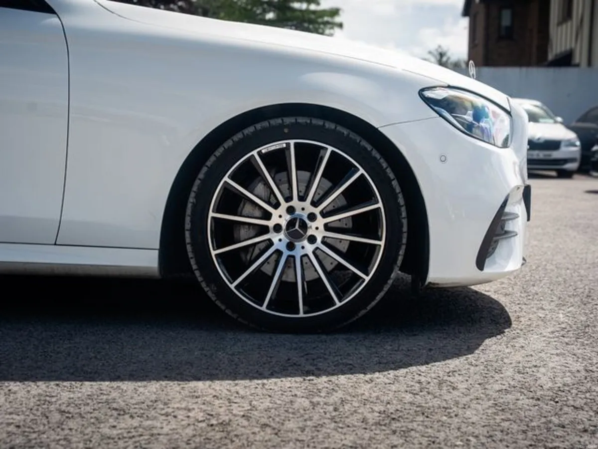 Mercedes-Benz E-Class A/T 4DR Auto*PREMIUM* *PAN R - Image 4