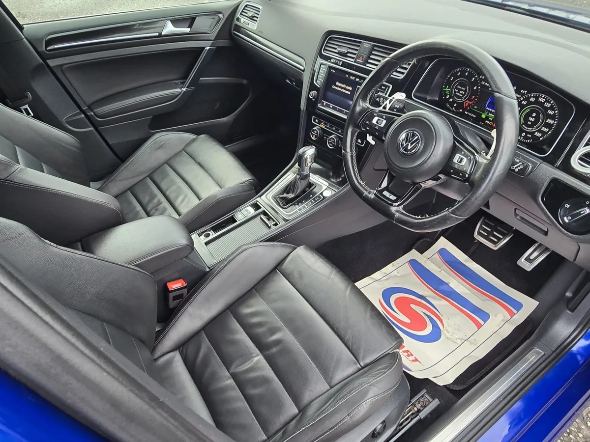 Volkswagen Golf R Estate 300bhp TSI 4MOTION - Image 2