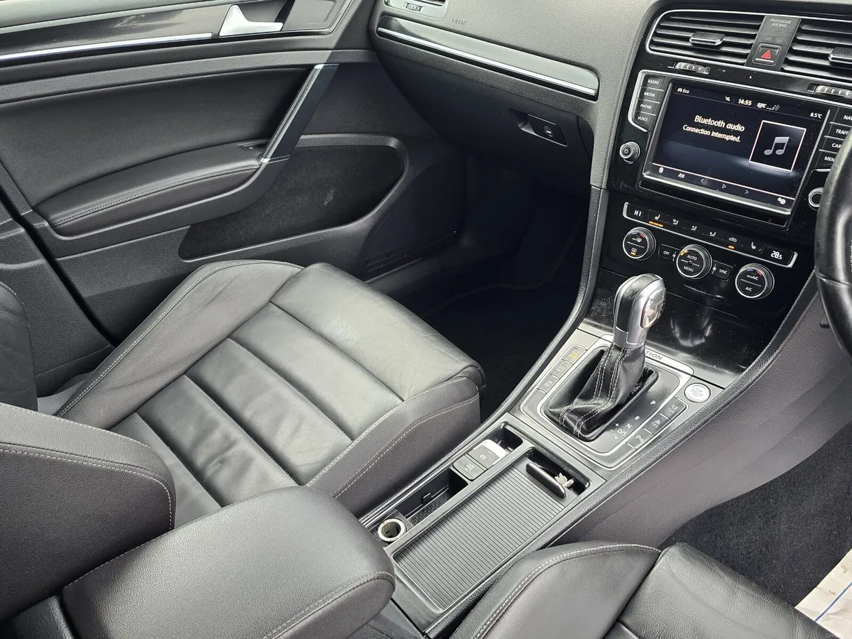 Volkswagen Golf R Estate 300bhp TSI 4MOTION - Image 4