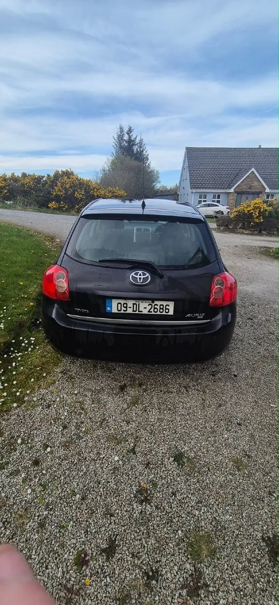 Toyota Auris 2009 - Image 2