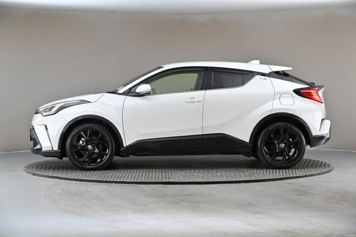 Toyota C-HR 1.8 HYBRID **HALF LEATHER**360 PAN CAM - Image 5