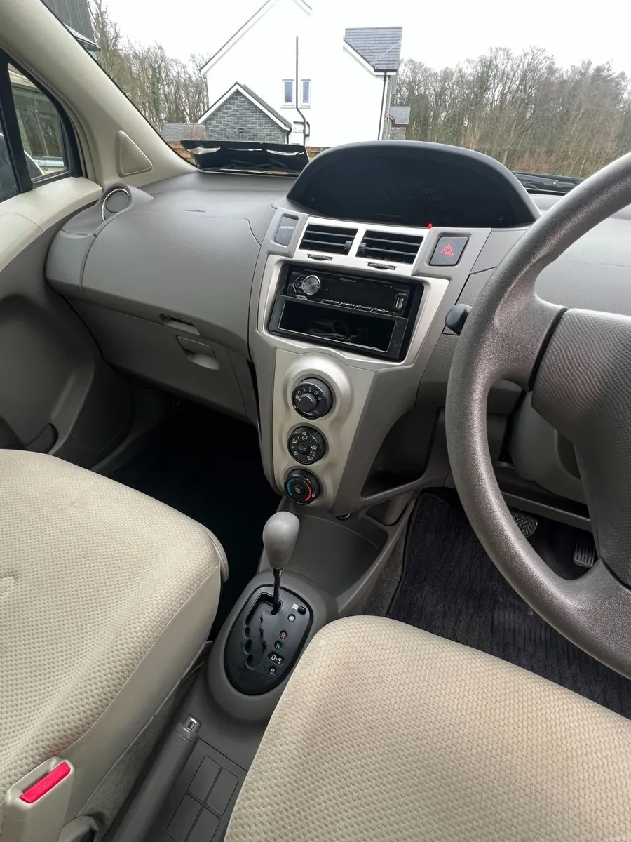 Toyota Vitz 2010 - Image 3