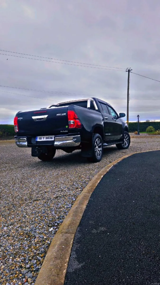 Toyota Hilux Invincible - Image 3