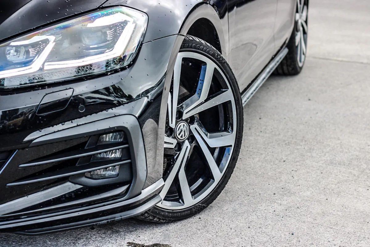 2019 VOLKSWAGEN GOLF GTD - Image 2