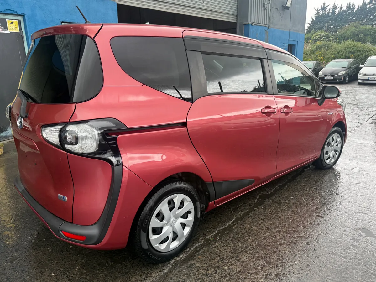 2017 Toyota Sienta Automatic Hybrid 7 Seater - Image 4