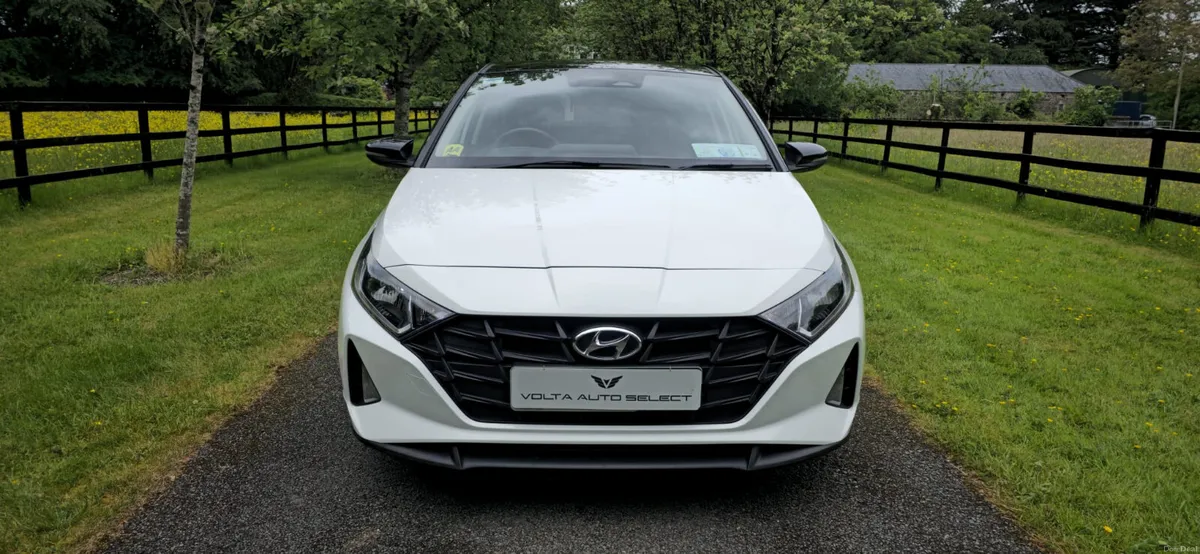 2021 Hyundai i20 Deluxe 2 Tone Low Kms - Image 4