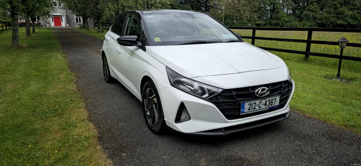 2021 Hyundai i20 Deluxe 2 Tone Low Kms - Image 1