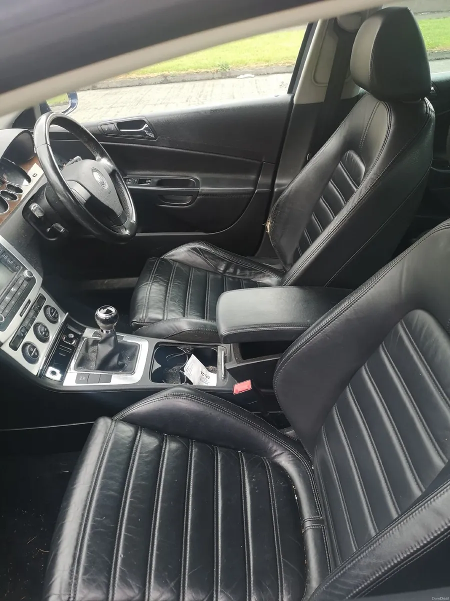 Volkswagen Passat 2007 - Image 2