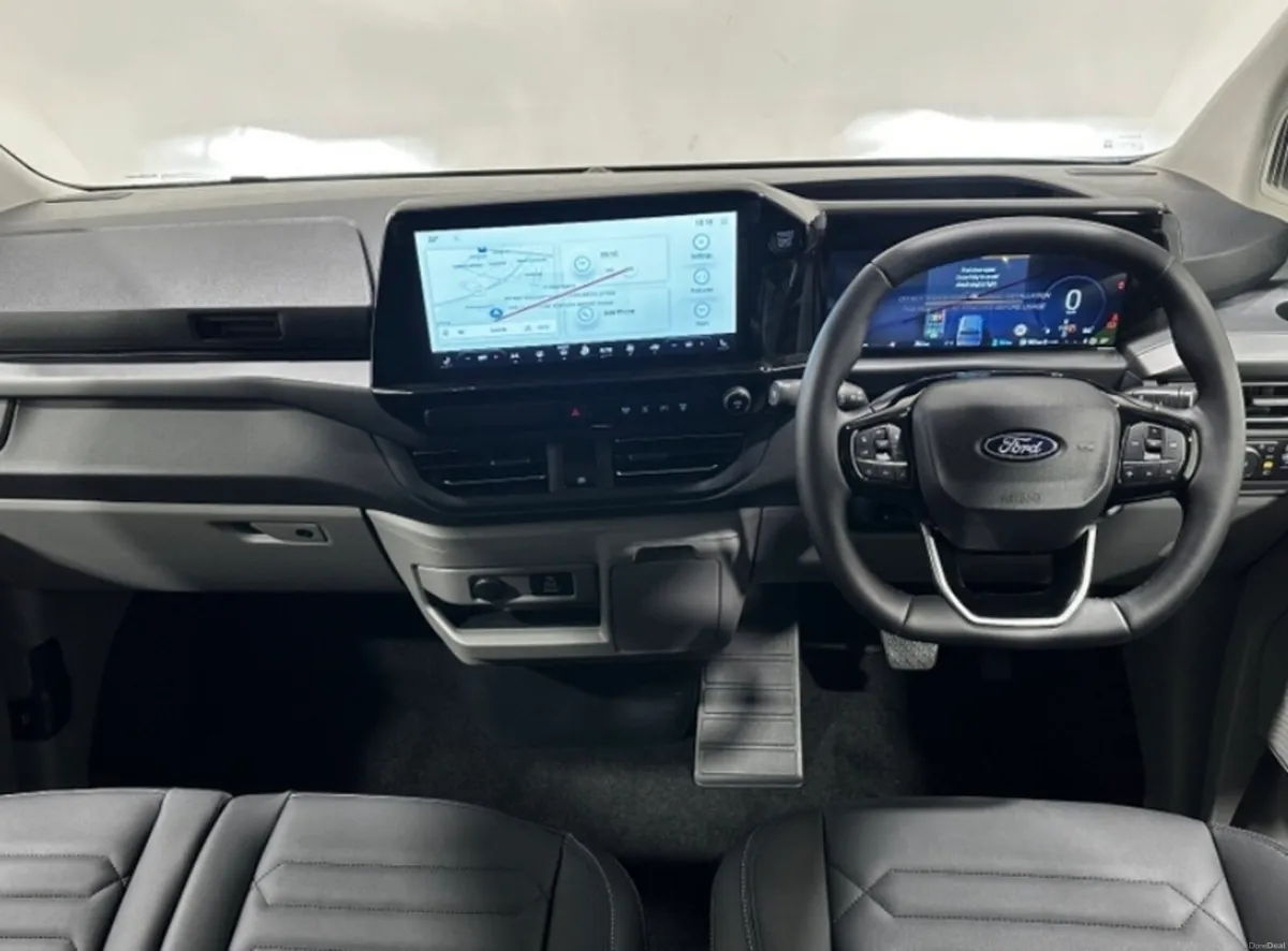2025 Ford Tourneo - Image 4