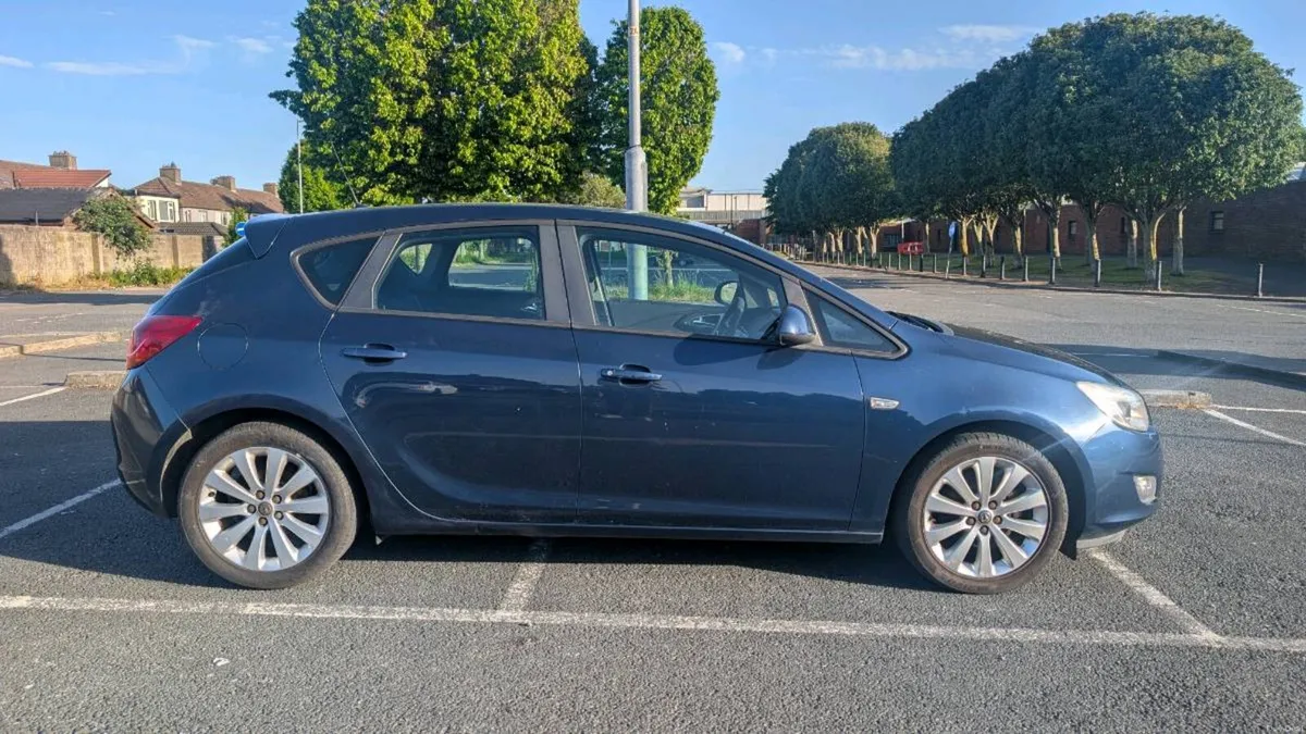 Vauxhall Astra New NCT 2027 - Image 2