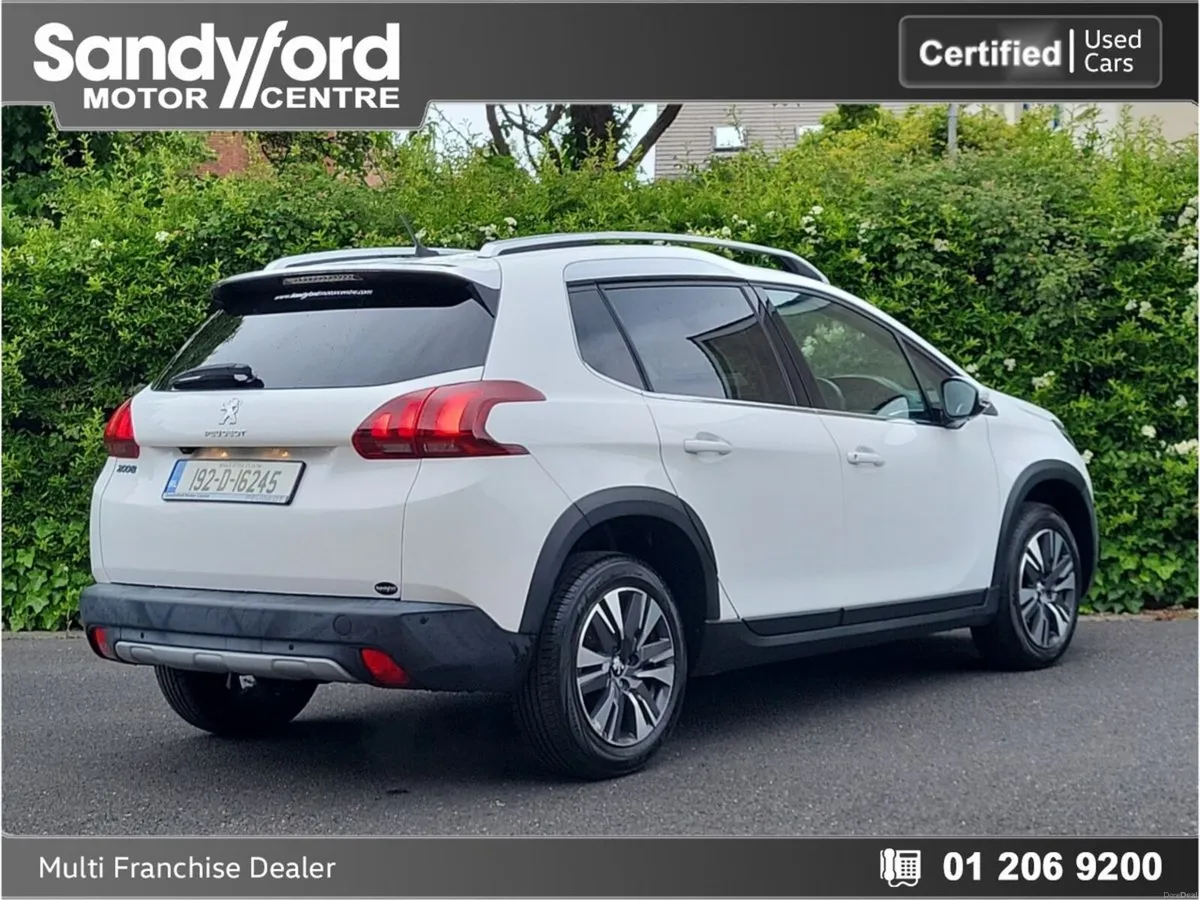 Peugeot 2008 1.2 ALLURE**MOONROOF** - Image 4
