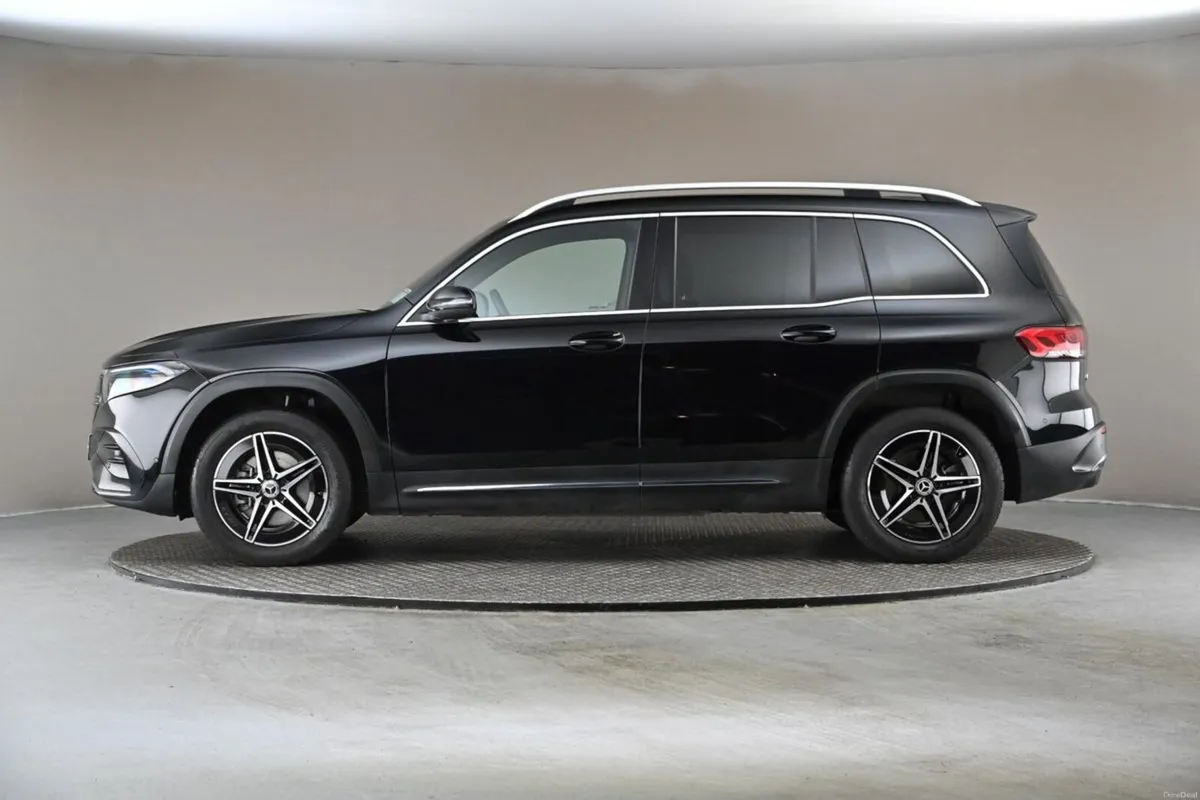 Mercedes-Benz EQB 350 AMG LINE 4MATIC 7SEATS - Image 5