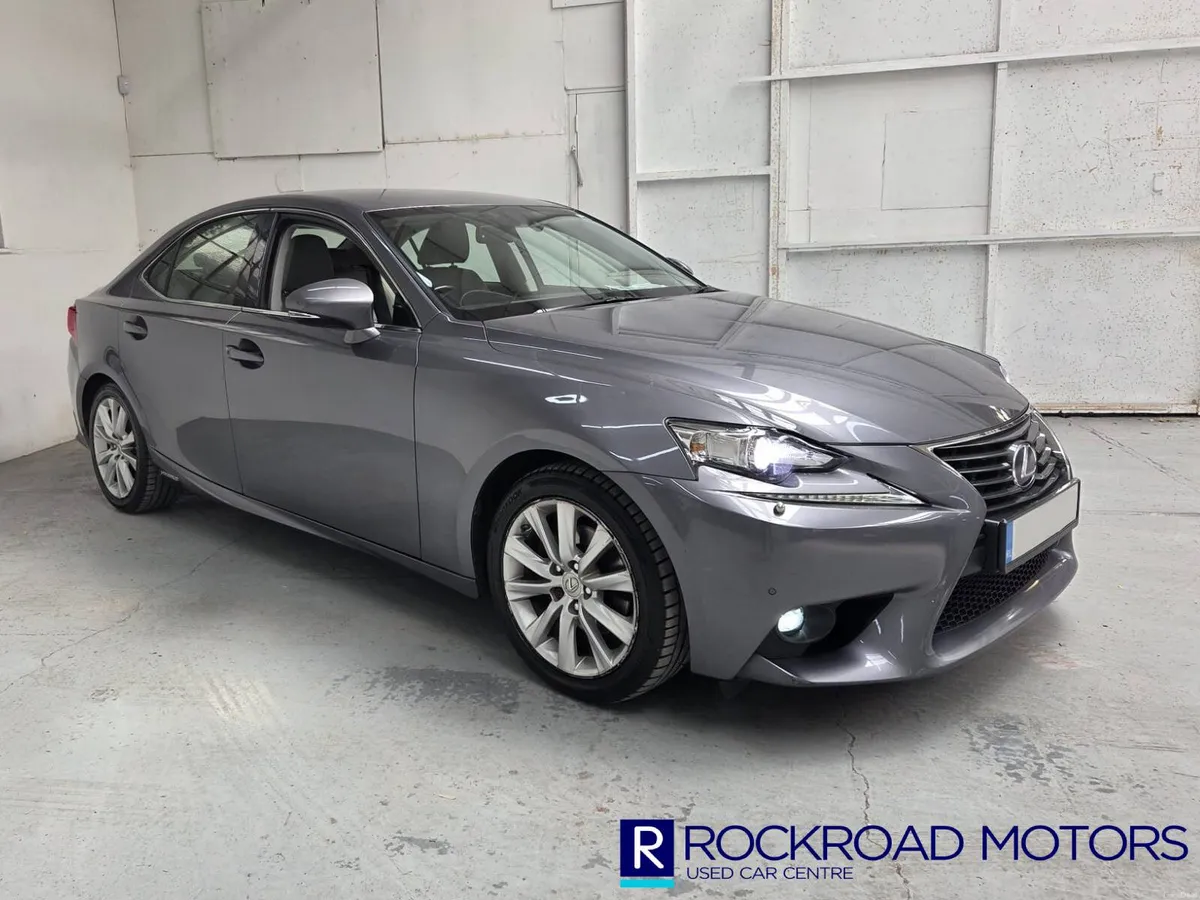 Lexus IS300h Hybrid Executive,  2015 - Image 1