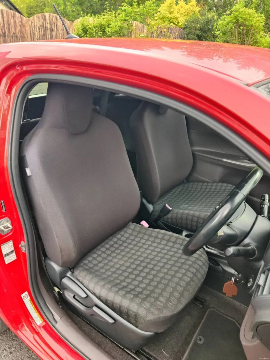 Toyota 1Q - 1.0L Petrol, 3-dr hatchback (Manual) - Image 4