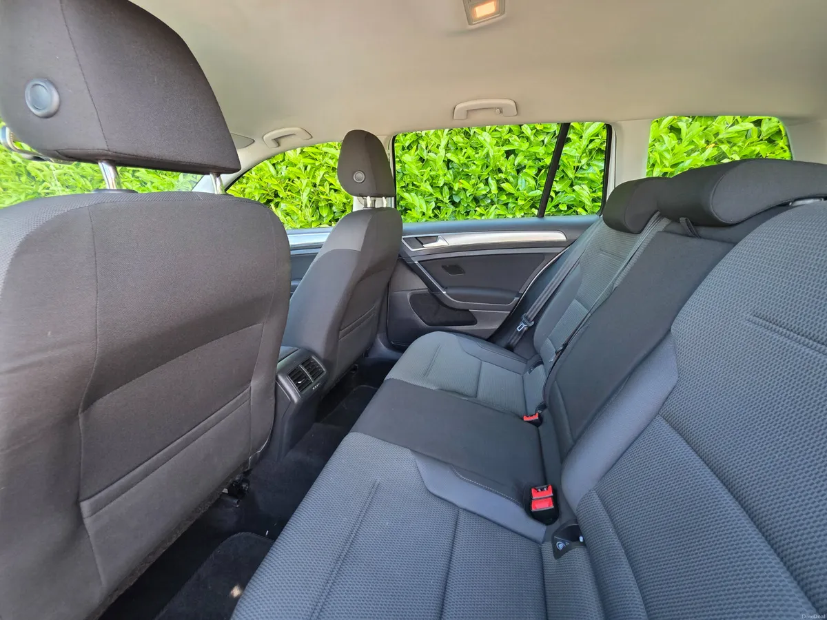 2015 Volkswagen Golf Estate 1.6 TDI Bluemotion - Image 5