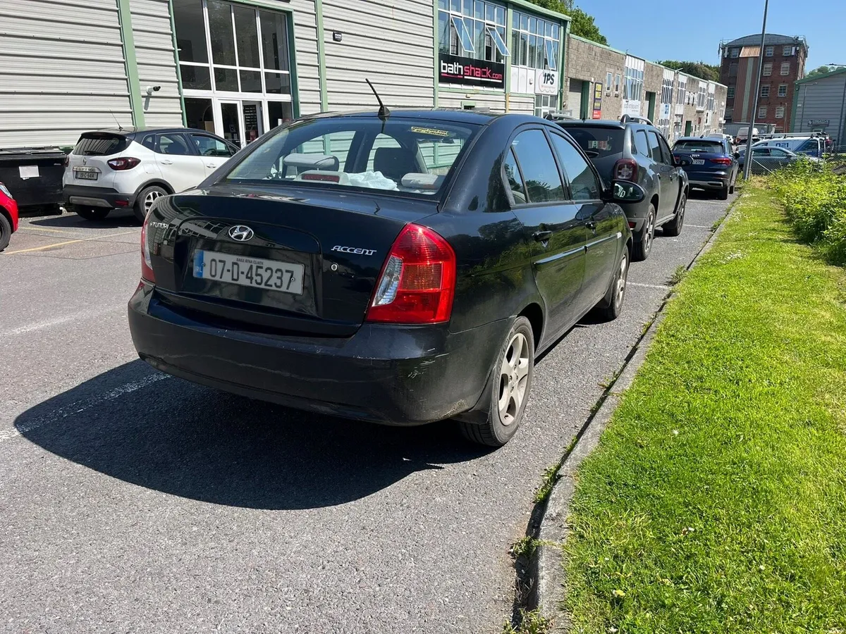 Hyundai Accent - Image 2