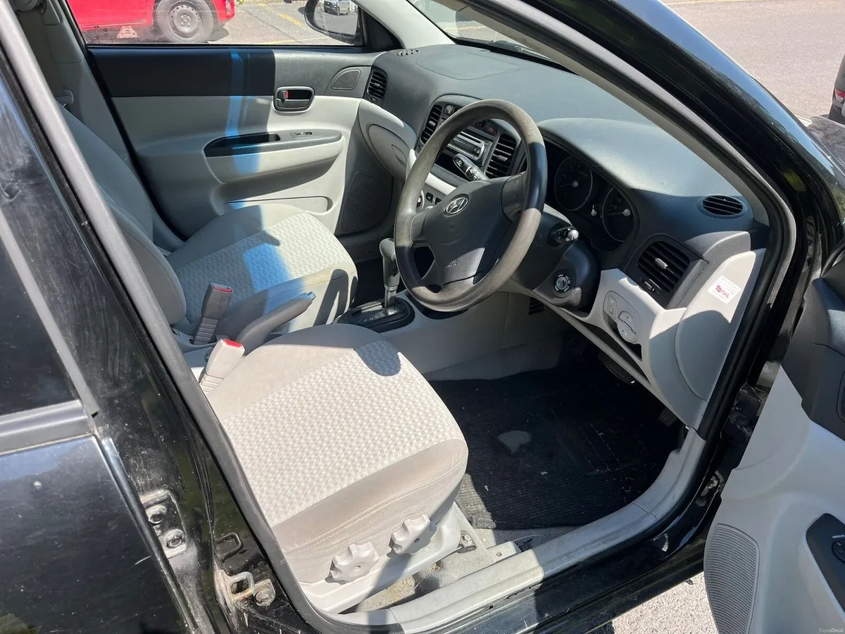 Hyundai Accent - Image 4