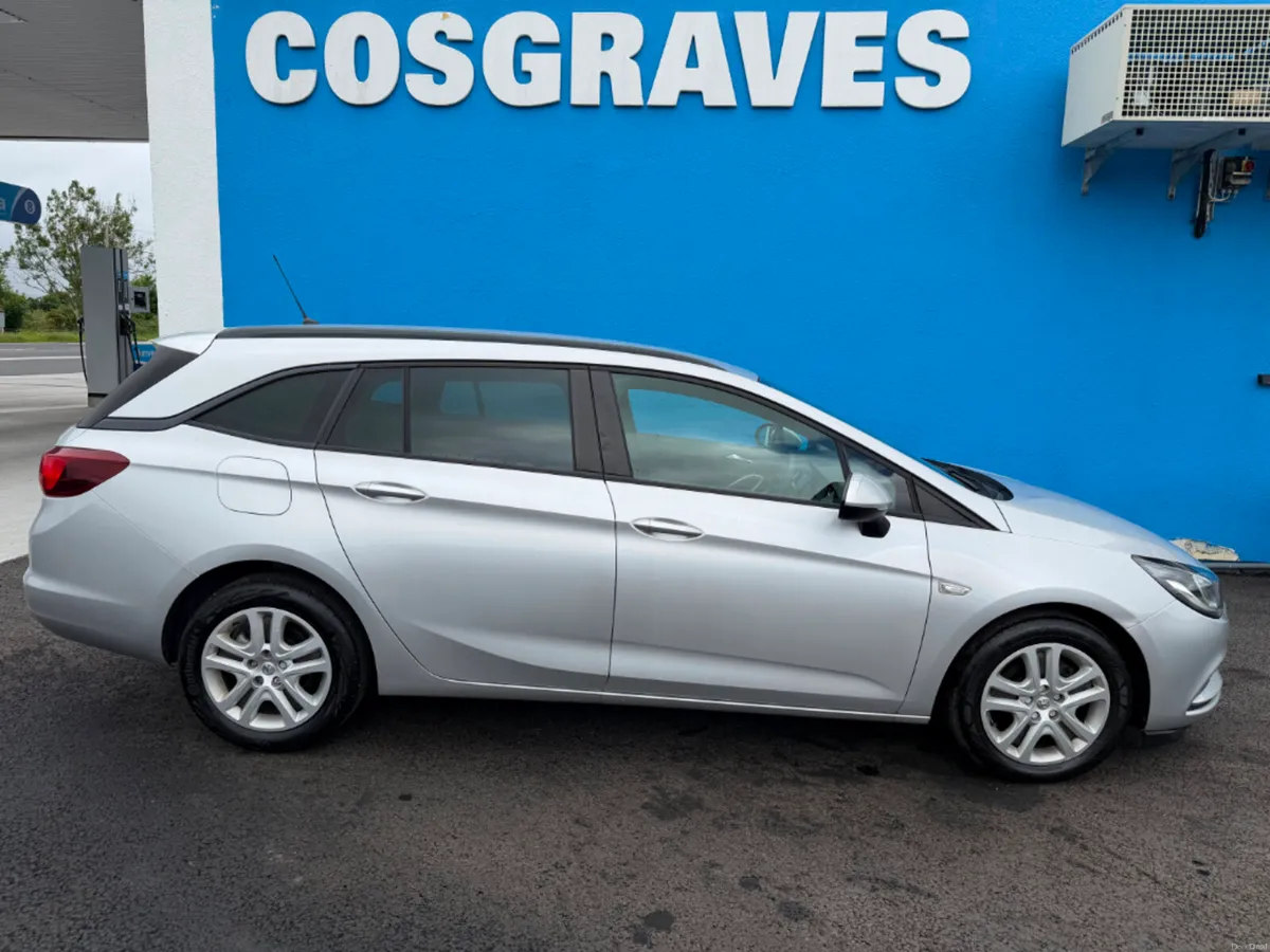 Vauxhall Astra ESTATE DESIGN 1.6 CDTI * APPLE CAR - Image 2