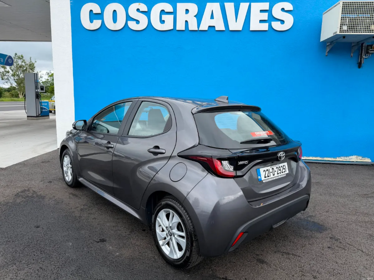 Toyota Yaris 1.0 Luna 4DR * REVERSING CAMERA / BLU - Image 4