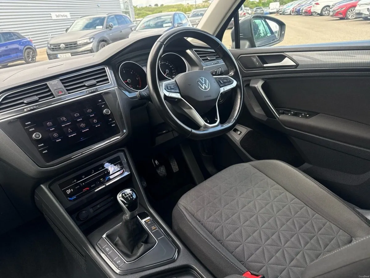 Volkswagen Tiguan *Approved Used* LIFE 2.0TDI 122H - Image 4