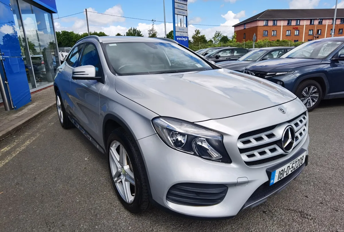 MERCEDES-BENZ GLA CLASS GLA200 D AMG LINE AUTO - Image 3
