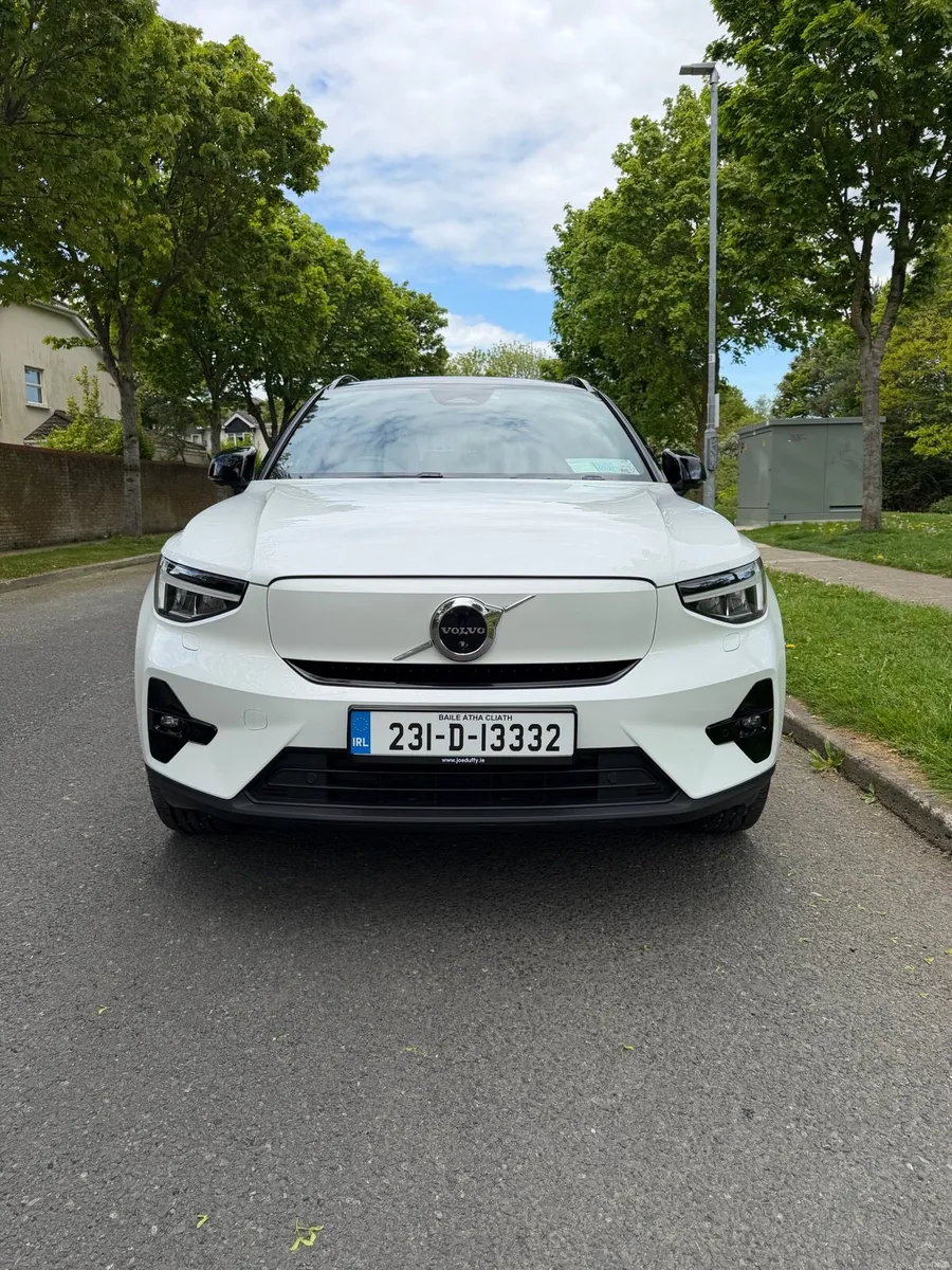 Volvo XC40 2023 Low Mileage - Image 3