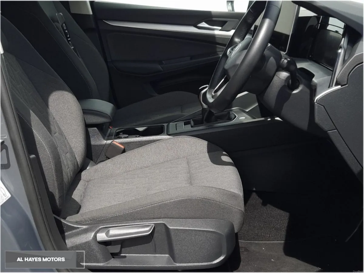 Volkswagen Golf **PETROL**EDITION 75**1.5 TSI 116B - Image 4