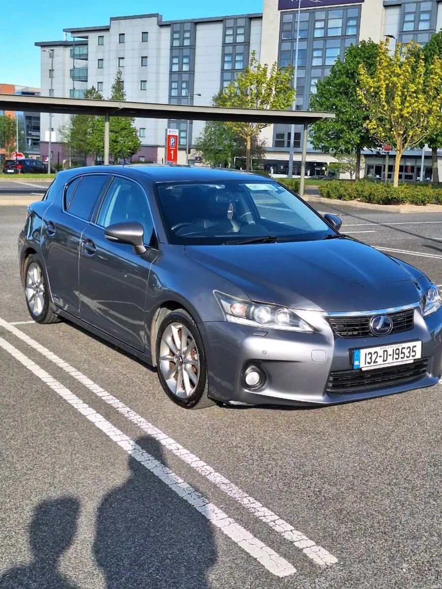 CT200H - Image 1