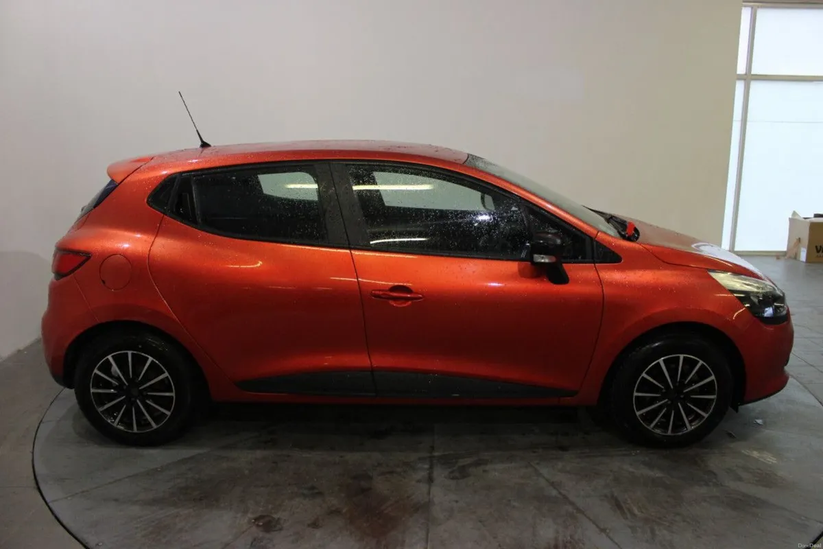 Renault Clio 1.2 16V 75 EXPRESSION - Image 3