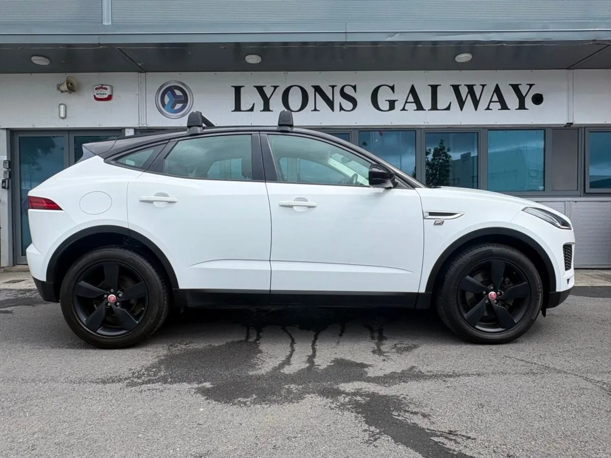 Jaguar E-Pace Diesel / Leather / Manual - Image 6