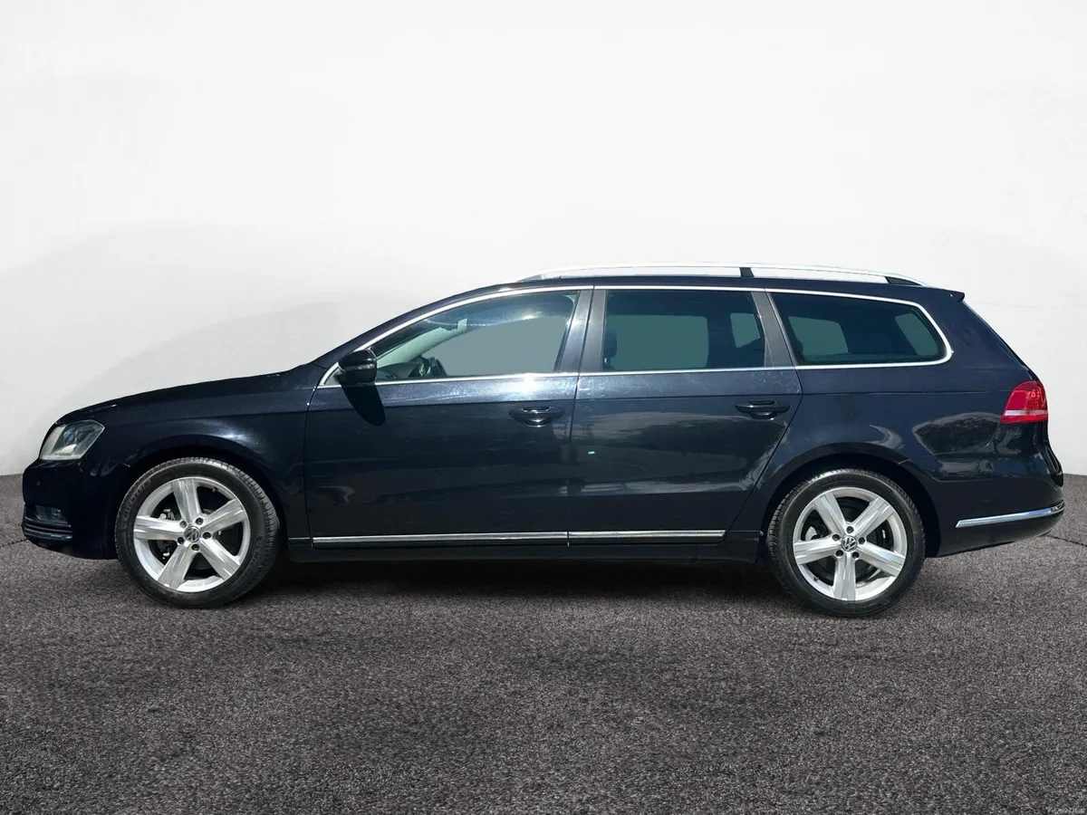 2011 Black VW Passat Estate - Image 6