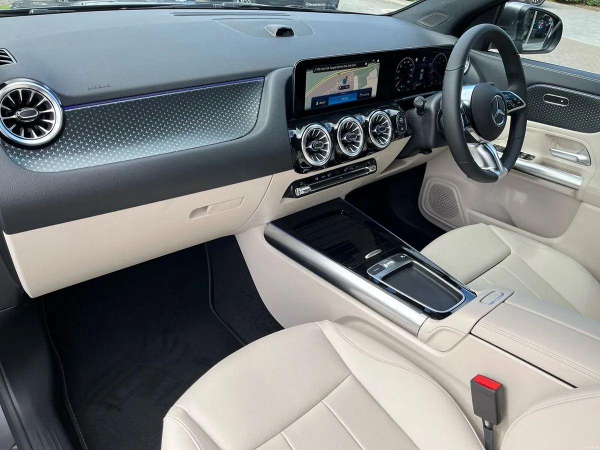 Mercedes-Benz GLA 180D Progressive Line Plus **Adv - Image 6