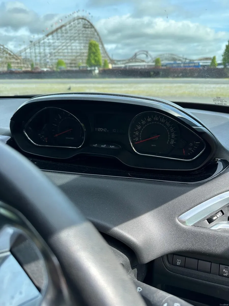 Peugeot 208 2015 - Image 4
