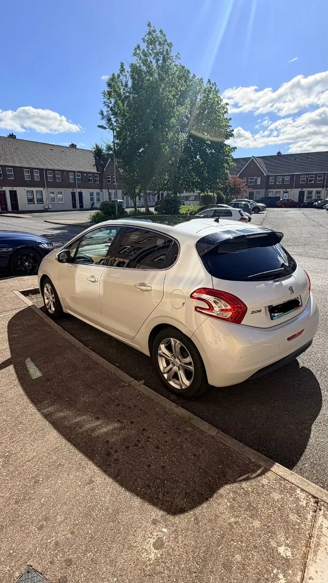Peugeot 208 Roland Garros 2015 – Limited Edition - Image 1