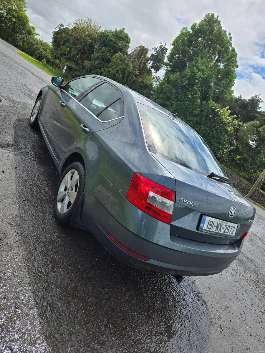 Skoda Octavia 2019 Automatic - Image 3