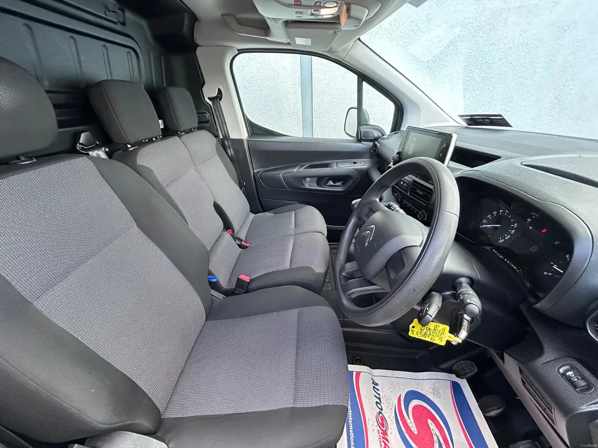 2023 Citroen Berlingo - Air conditioning / 105km - Image 6